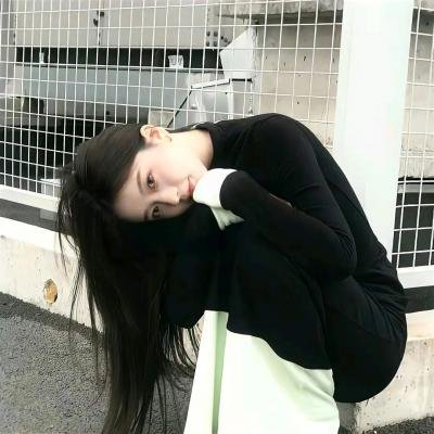 女跳水队员